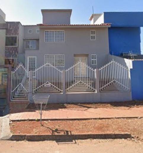 Sobrado Residencial  3 Quartos   2 Suítes - 200m2 - Com Piscina