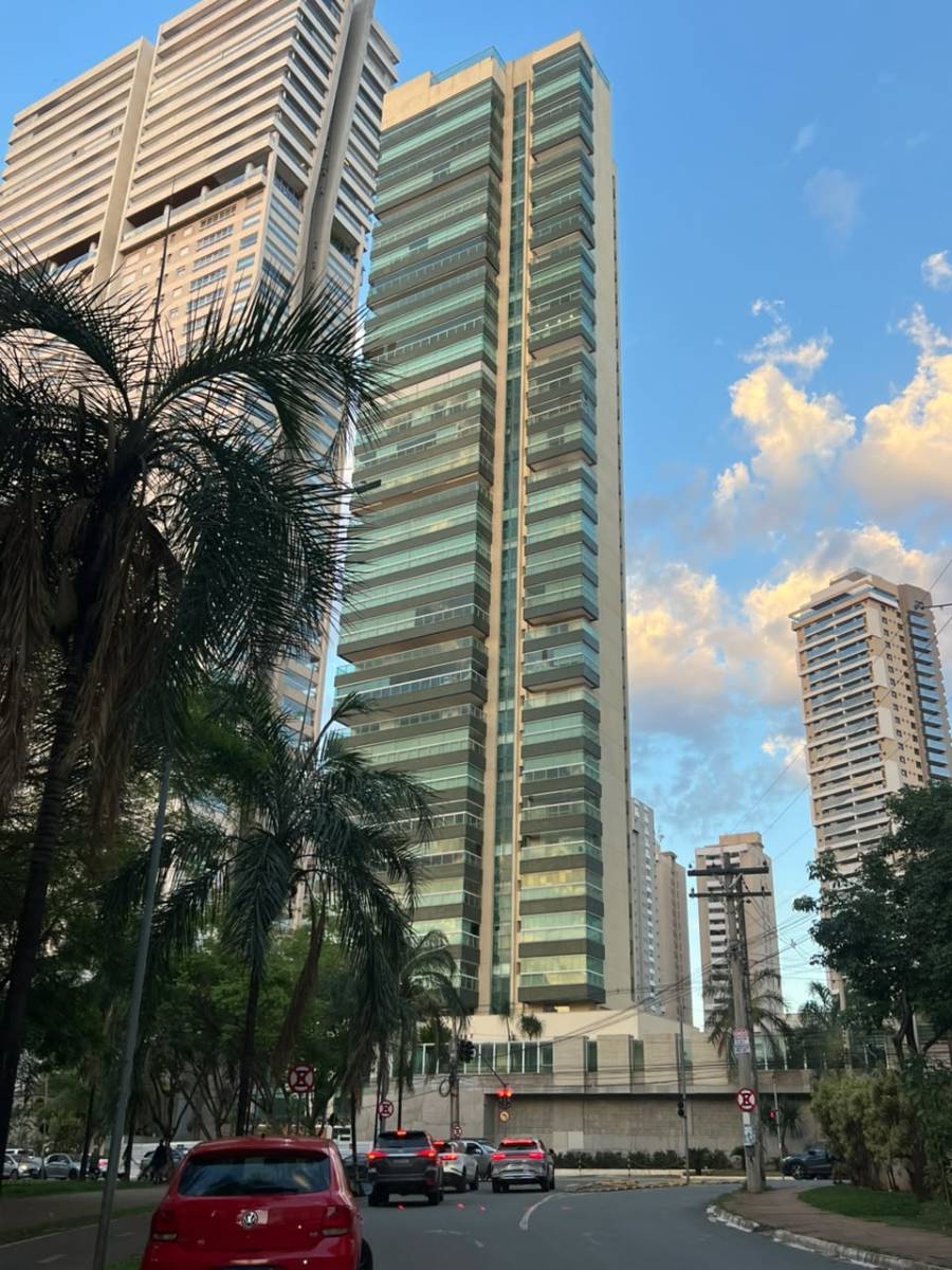 Apartamento 3 Suítes - 345 m2 - 4 Garagens - Frente Parque Flamboyant 